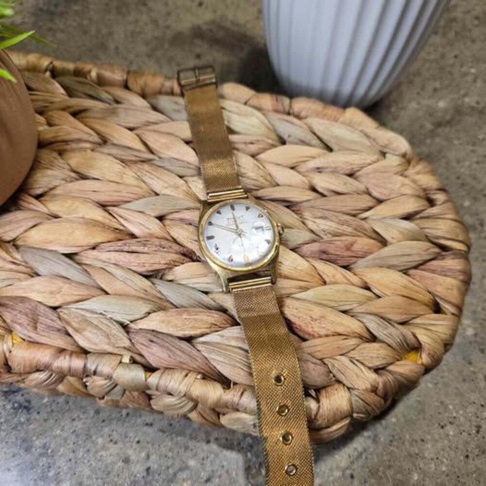 Project vintage Zheut Calendar Watch